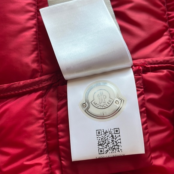 Moncler Girls Raspberry Puffer Vest - Picture 5 of 13